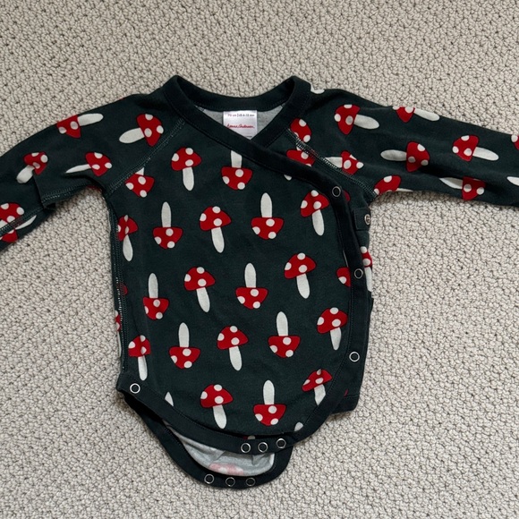 Hanna Andersson Other - Hanna Andersson Red and Black Mushroom Bodysuit